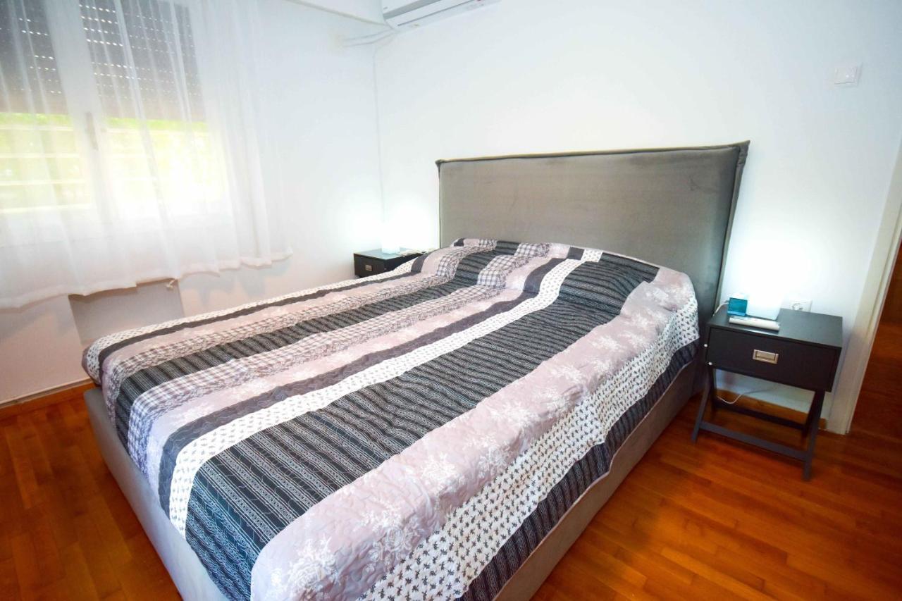 Filoxenia Apartment Atene Esterno foto